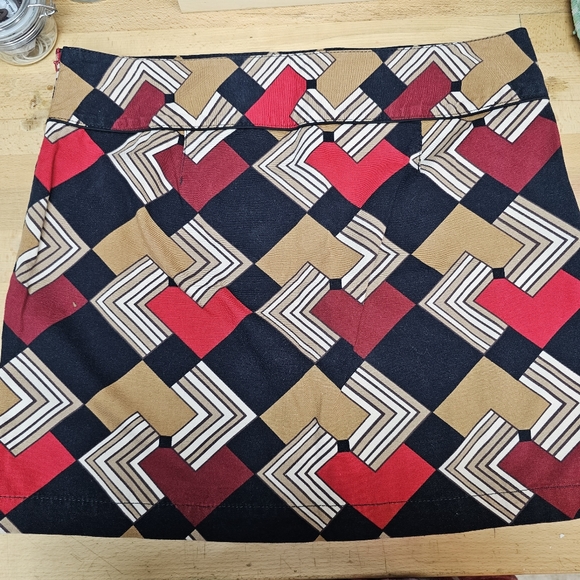 AnnTaylor LOFT mini skirt size 12 in a retro geometric pattern - Picture 2 of 2